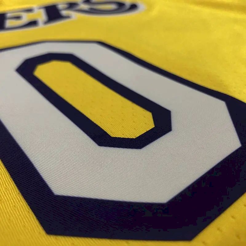 Camisa Masculina Kyle Kuzma Amarela Versão Jogador – Edição Clássica Retro