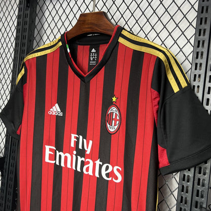 Camisa retrô titular do AC Milan 2013/14