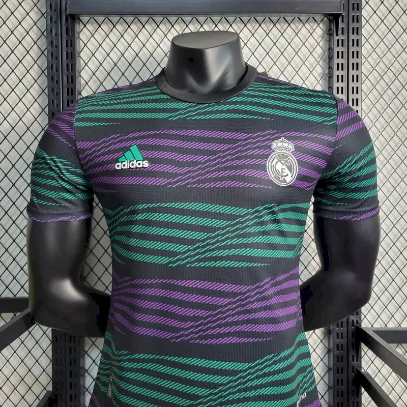 Camisa de treino pré-jogo do Real Madrid 2023/24, versão jogador