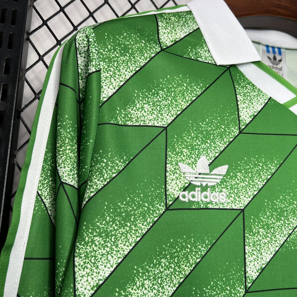 Camisa reserva de manga comprida retrô da Alemanha 1990