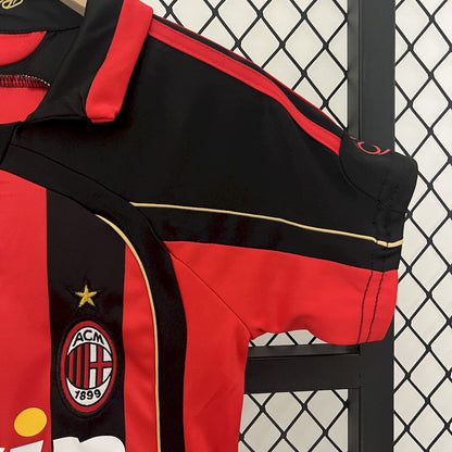 Camisa e shorts retrô infantil do AC Milan 2006/07