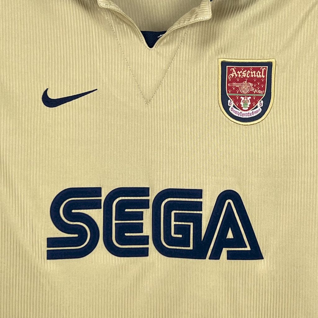 Camisa retrô de mangas compridas reserva do Arsenal 2001/02