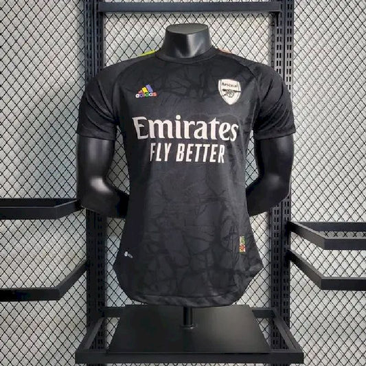 Camisa Arsenal 2023/24 com a marca compartilhada, versão jogadora