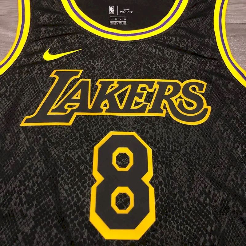 Camisa Kobe Bryant Black Mamba versão masculina do jogador