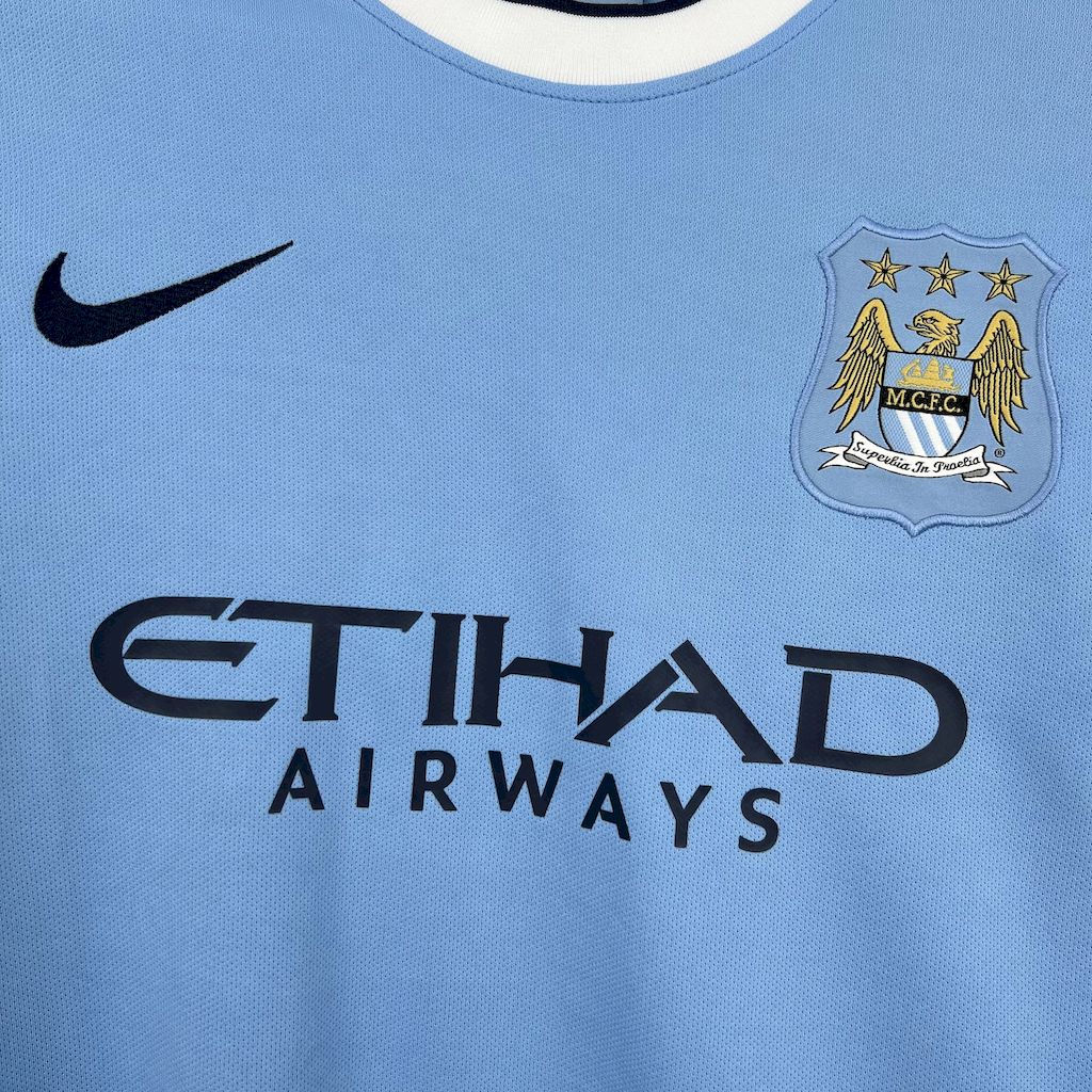 Camisa retrô titular do Manchester City 2013/14