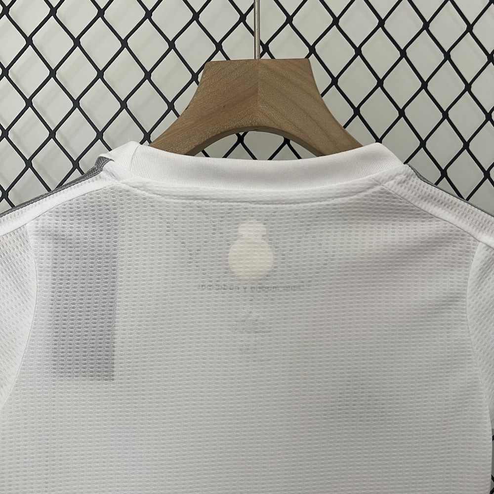 Camisa e shorts retrô infantil do Real Madrid 2015/16