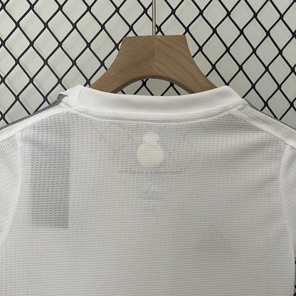 Camisa e shorts retrô infantil do Real Madrid 2015/16