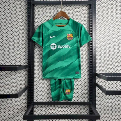 Kit de goleiro infantil verde do Barcelona 2023/24