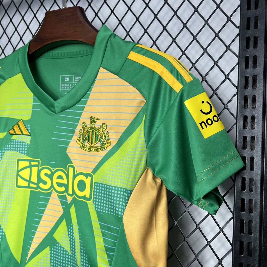 Kit de goleiro infantil do Newcastle United 2024/25