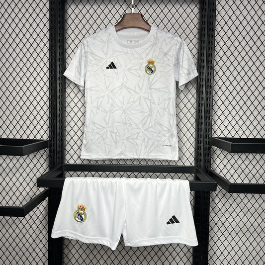 Kit infantil de treino pré-jogo do Real Madrid 2024/25