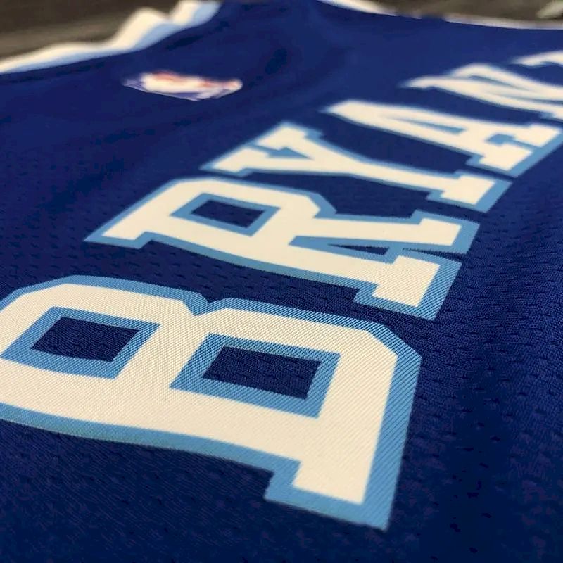 Camisa azul masculina Kobe Bryant versão jogador – Edição clássica retrô
