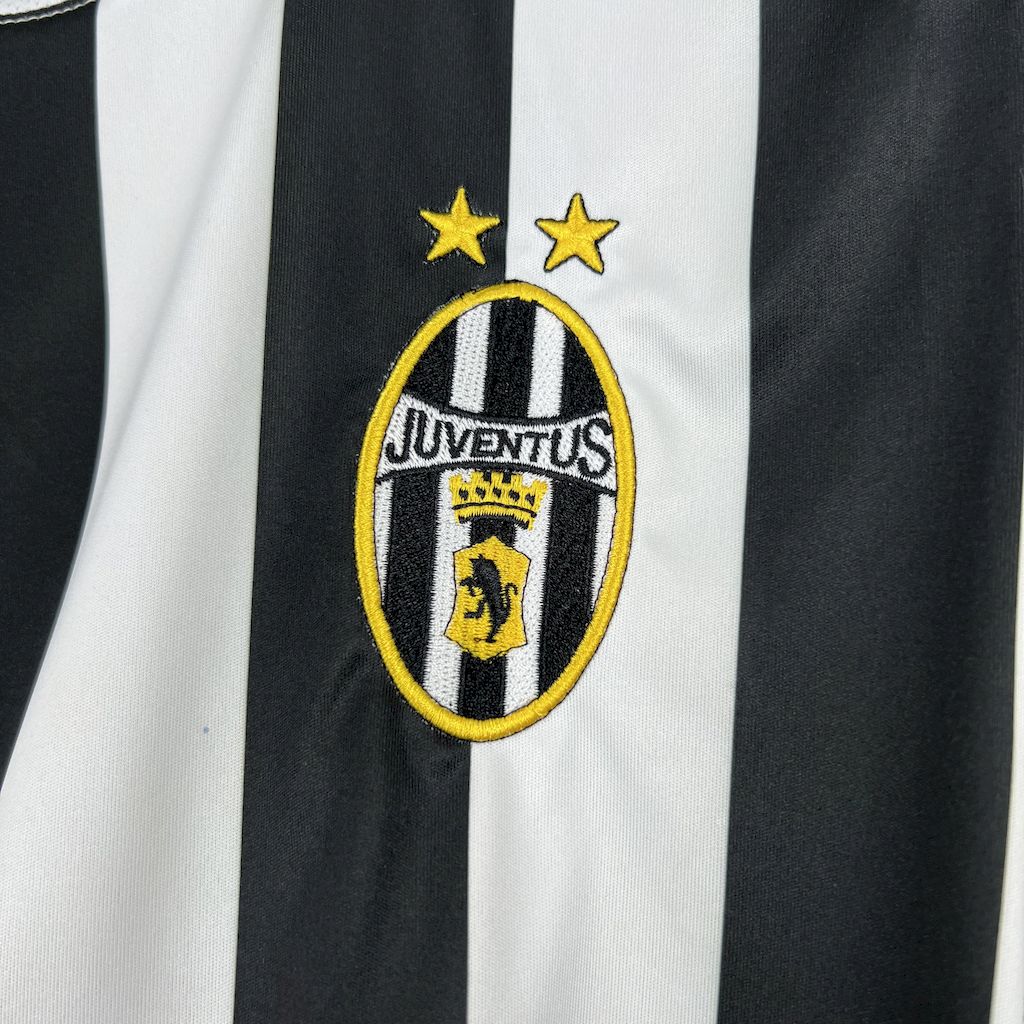 Camisa retrô titular da Juventus 2002/03