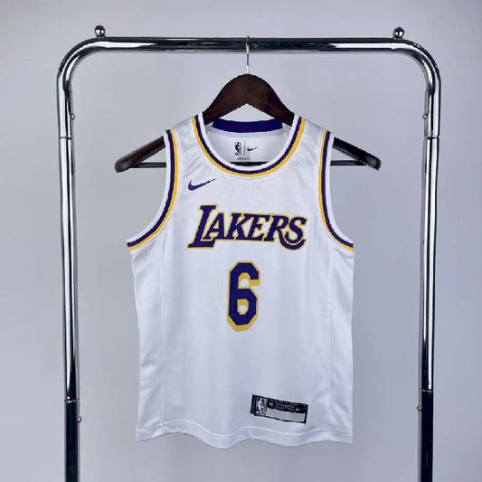 Camisa do time juvenil LeBron James White