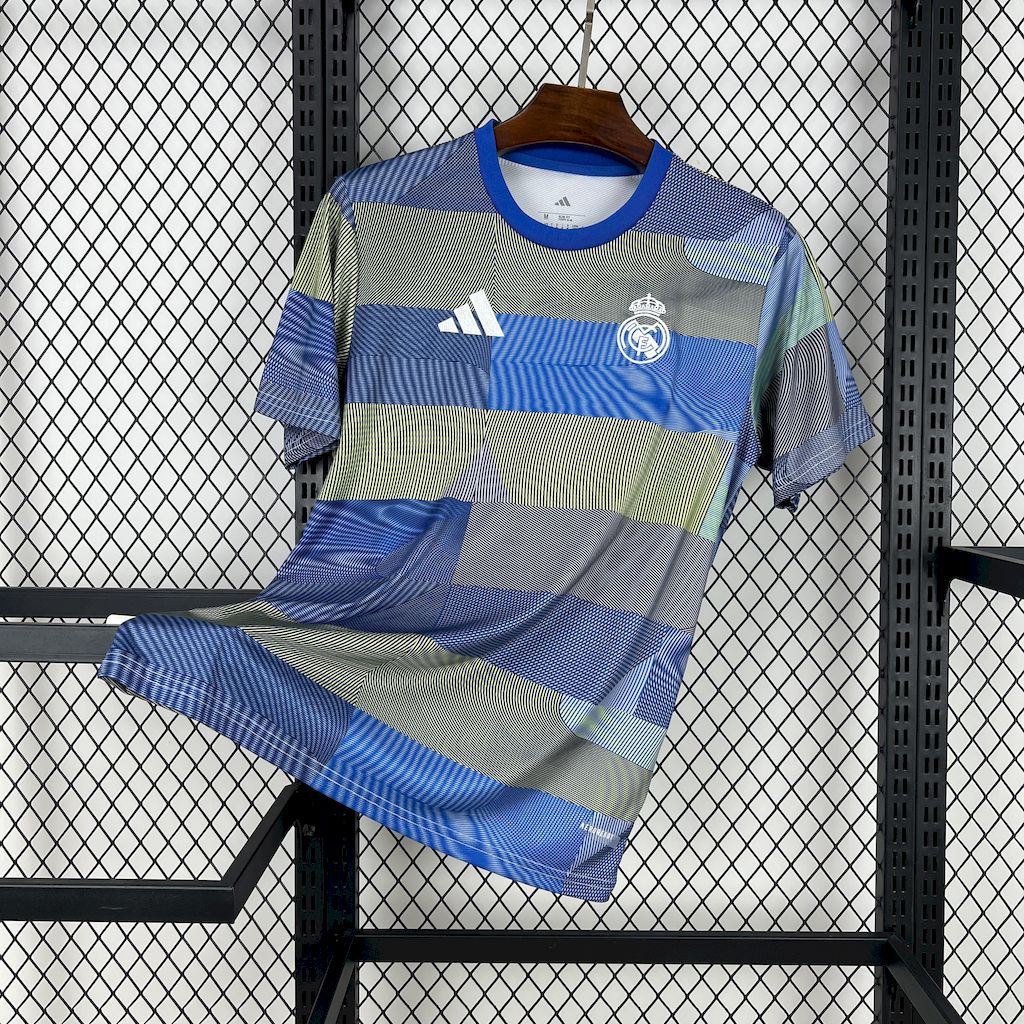 Camisa de treino pré-jogo do Real Madrid 2025/26