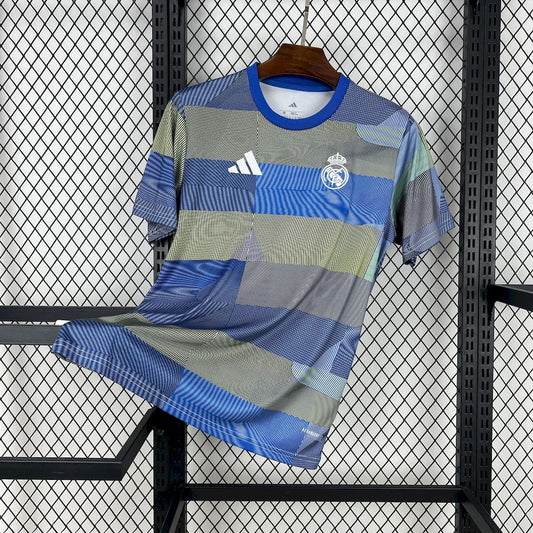 Maillot d'entraînement d'avant-match Real Madrid 2025/26