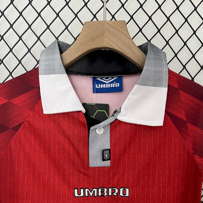 Camisa e shorts retrô infantil Manchester United 1996/97