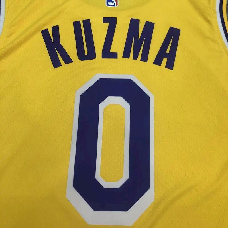 Camisa Masculina Kyle Kuzma Amarela Versão Jogador – Edição Clássica Retro