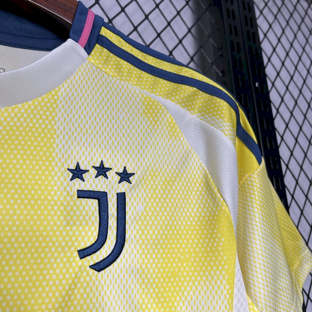Juventus 2024/25 Away Jersey