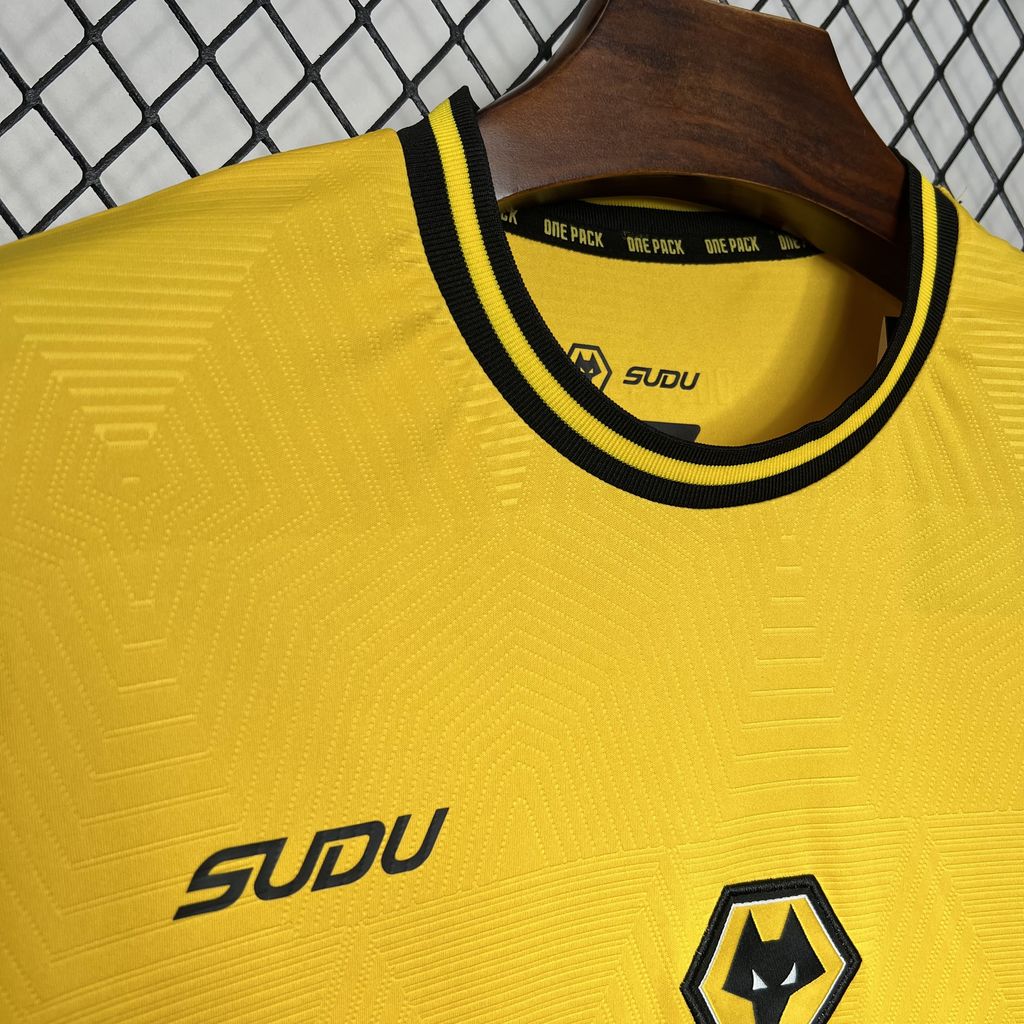 Camisa titular do Wolves 2024/25