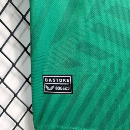 Kit reserva infantil do Newcastle United 2023/24