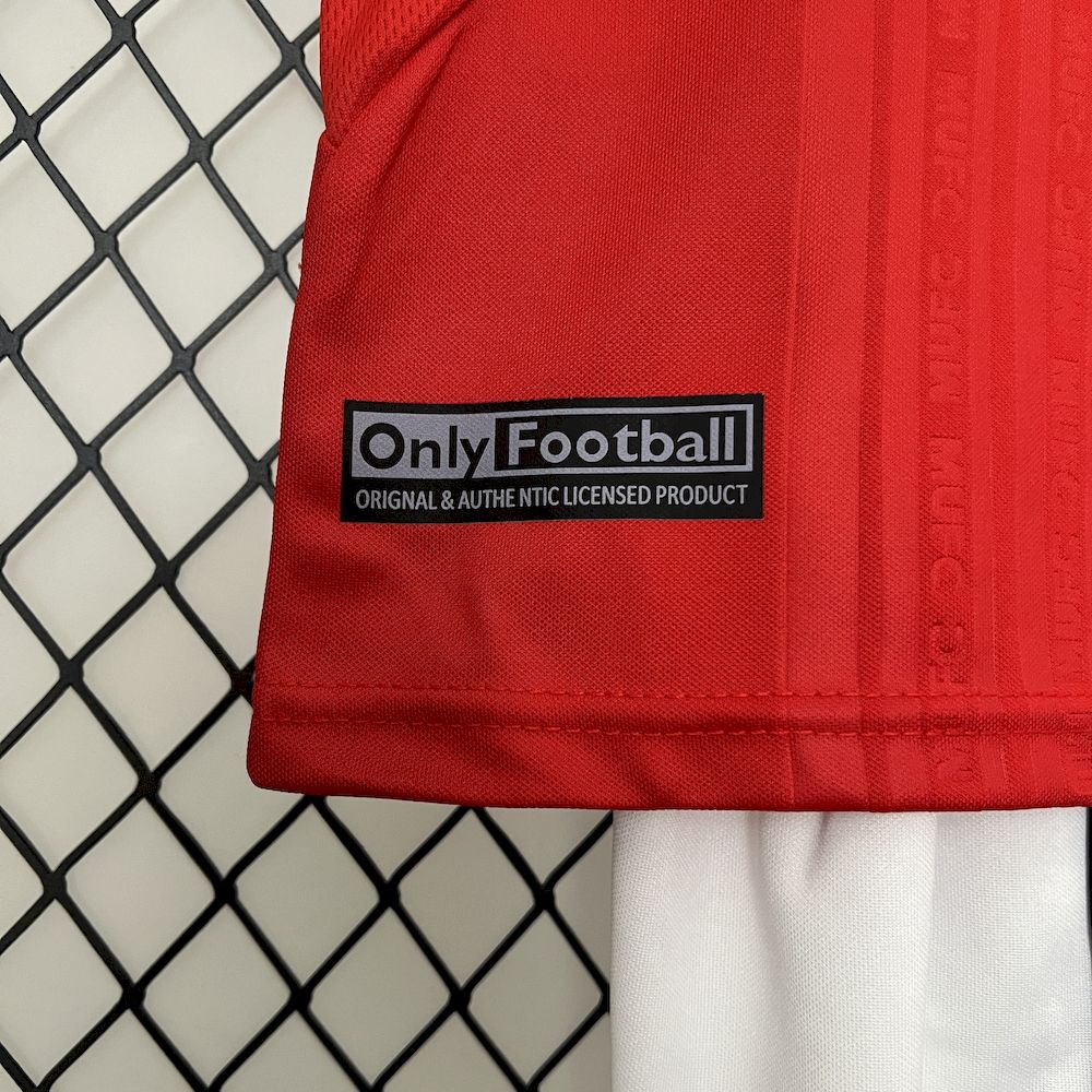 Camisa e shorts retrô infantil Manchester United 1999/00