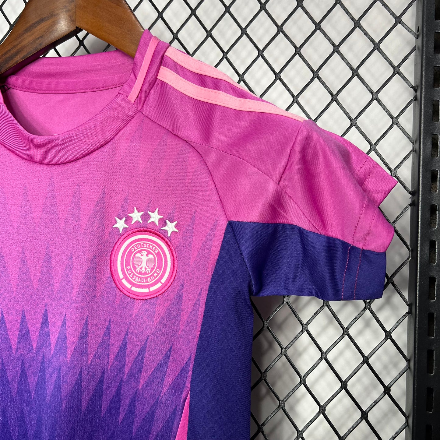 Kit reserva infantil da Alemanha para a Eurocopa 2024/25