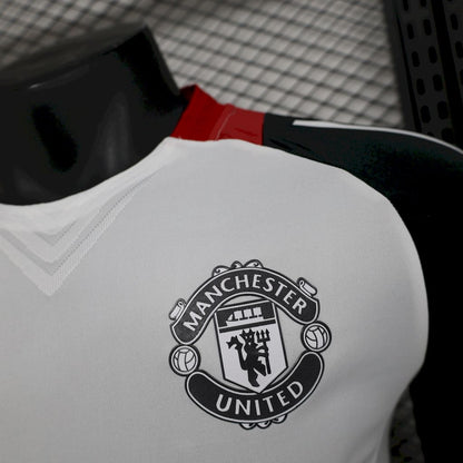 Camisa de treino pré-jogo do Manchester United 2025/26, versão jogador