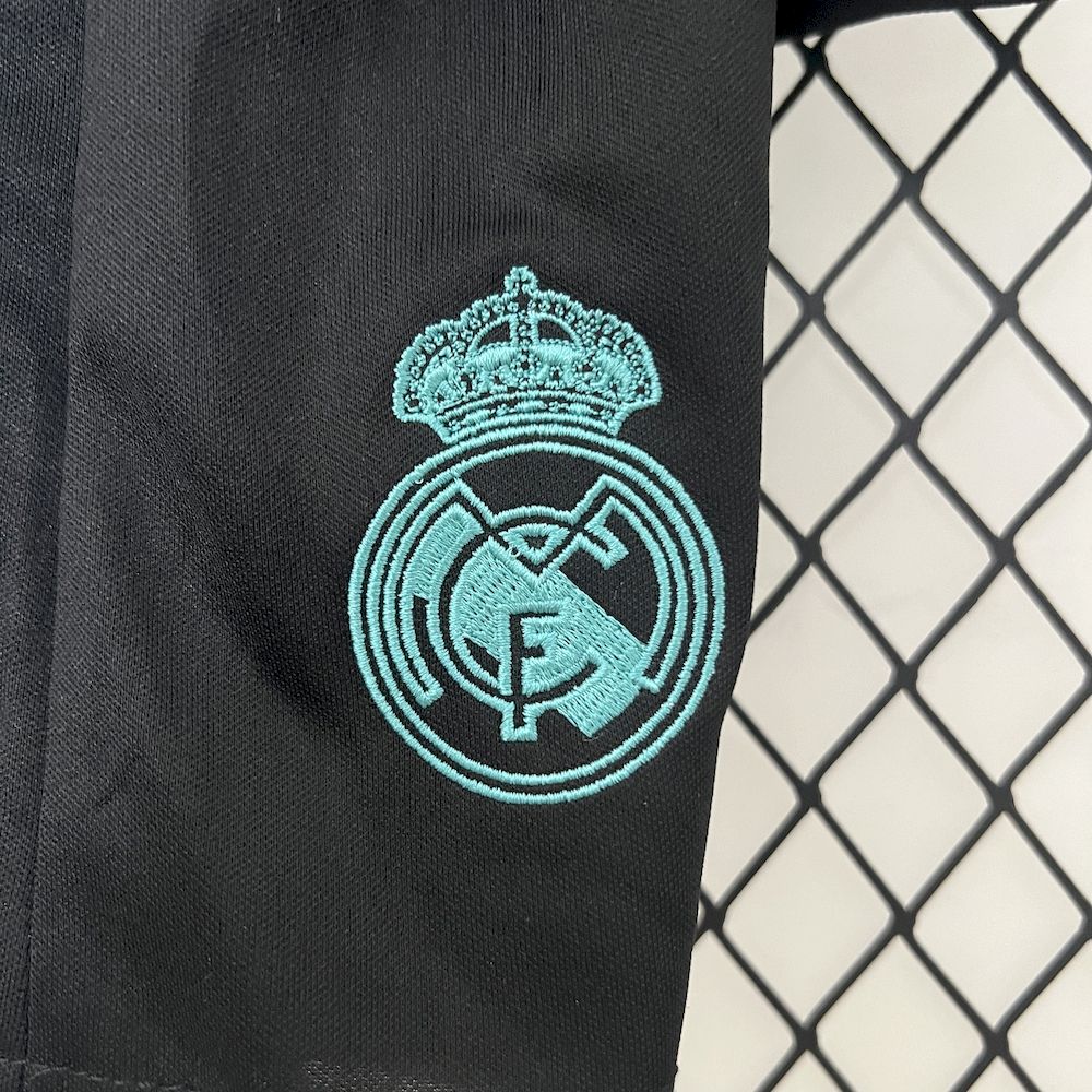 Camisa e shorts retrô infantil do Real Madrid 2017/18