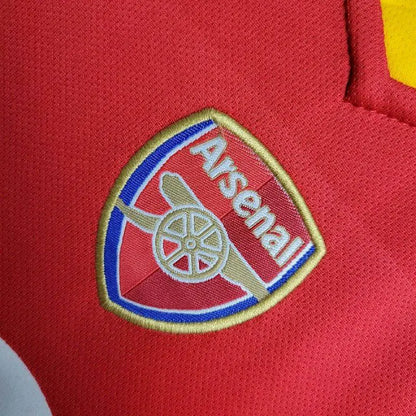 Camisa e shorts retrô infantil do Arsenal 2004/05