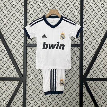 Camisa e shorts retrô infantil do Real Madrid 2012/13