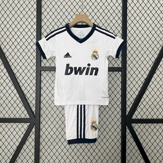Camisa e shorts retrô infantil do Real Madrid 2012/13