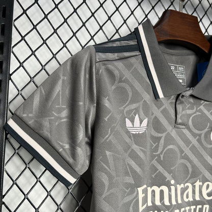 Terceiro uniforme reserva infantil do Real Madrid 2024/25