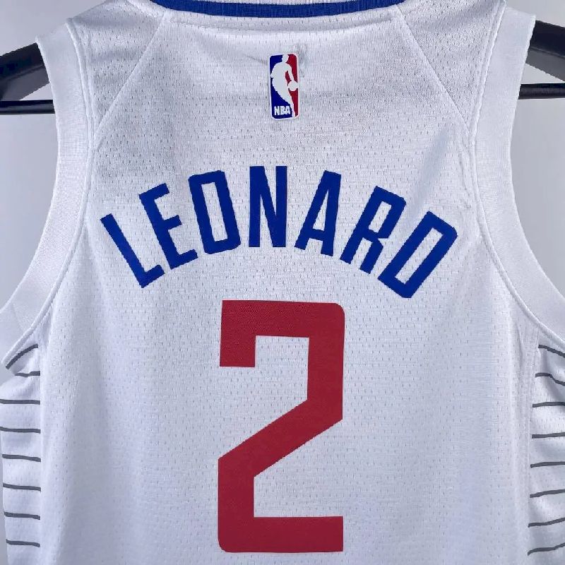 Camisa branca do time juvenil Kawhi Leonard