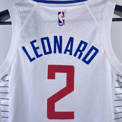Camisa branca do time juvenil Kawhi Leonard