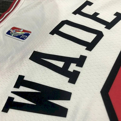 Camisa masculina Dwyane Wade branca da equipe – Edição de 75º aniversário