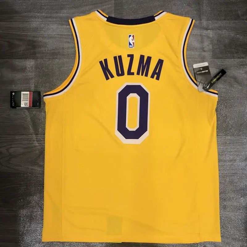 Camisa Masculina Kyle Kuzma Amarela Versão Jogador – Edição Clássica Retro