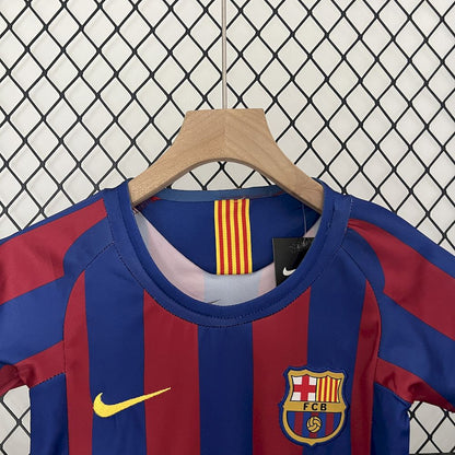 Camisa e shorts retrô infantil do Barcelona 2005/06