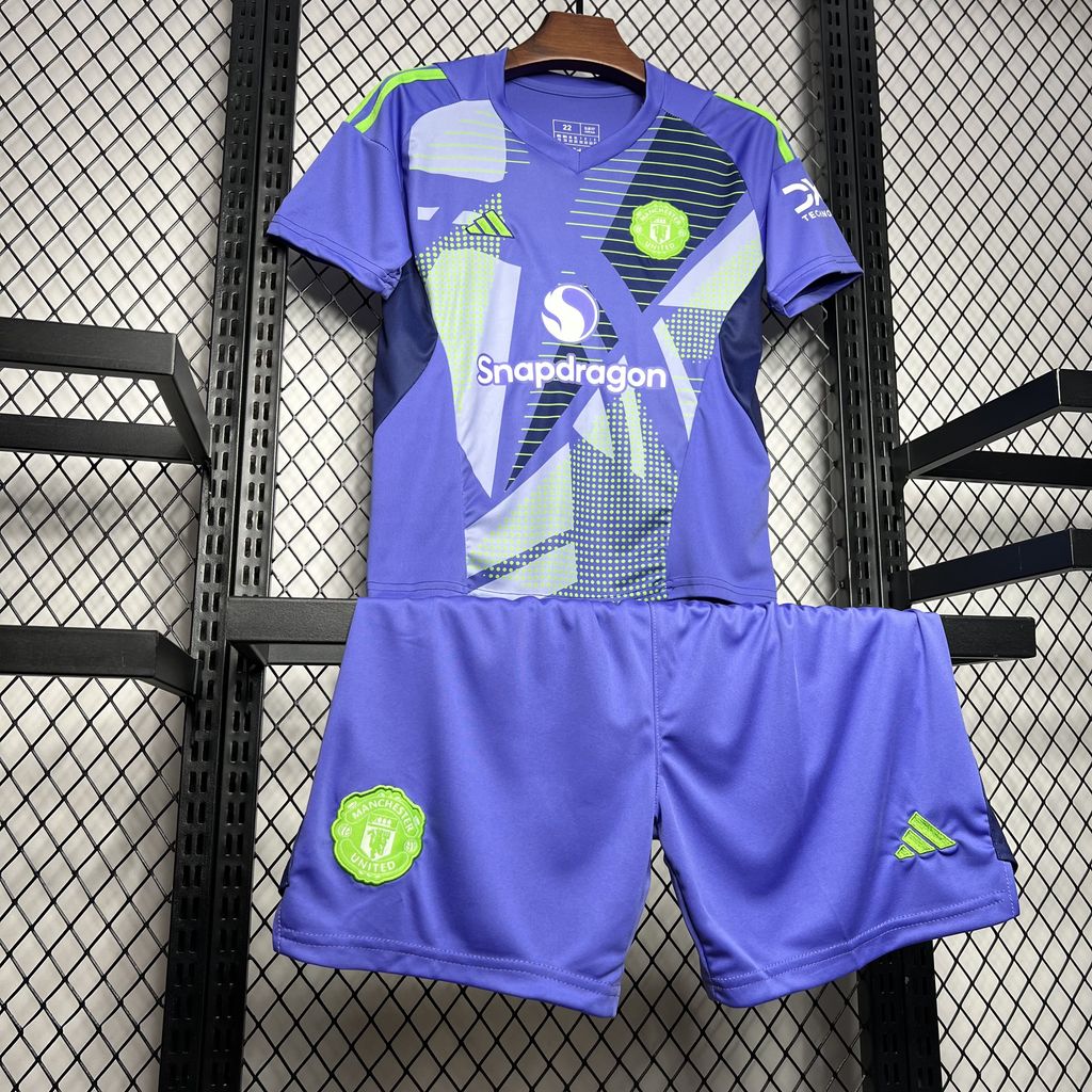 Kit de goleiro infantil do Manchester United 2024/25