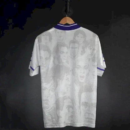 Camisa retrô dos campeões do Real Madrid 1996/97
