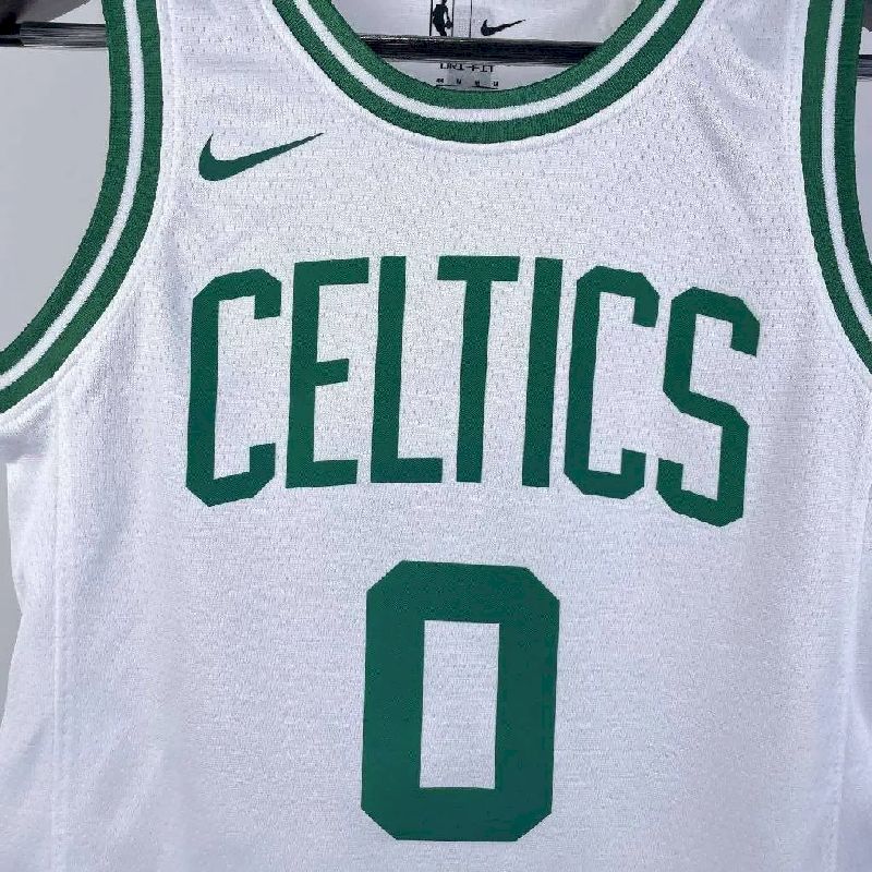 Camisa branca do time juvenil Jayson Tatum