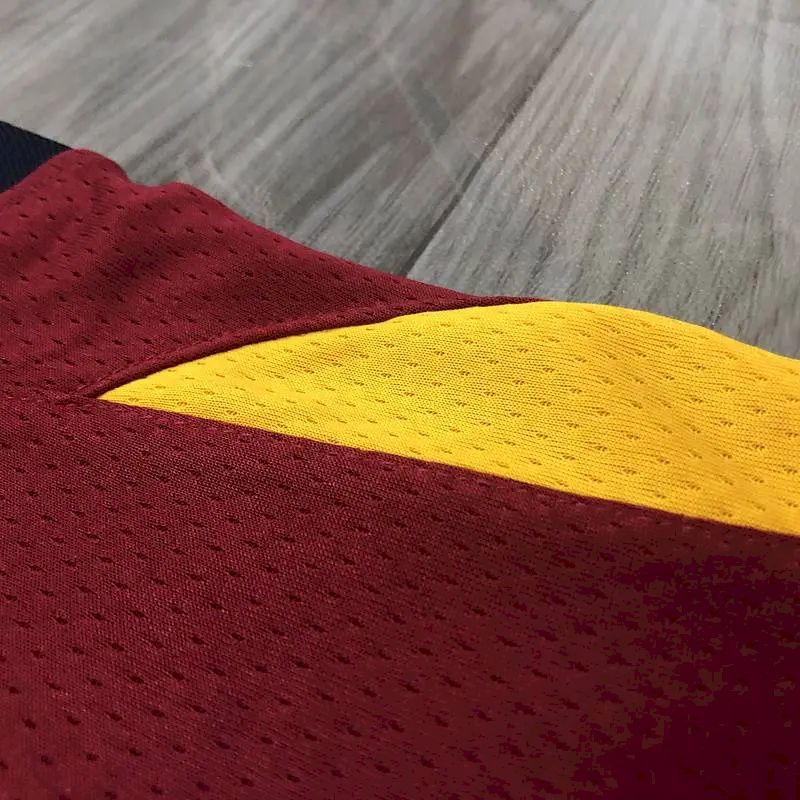 Camisa masculina JRSmith Maroon Swingman Player Version – Edição Icon