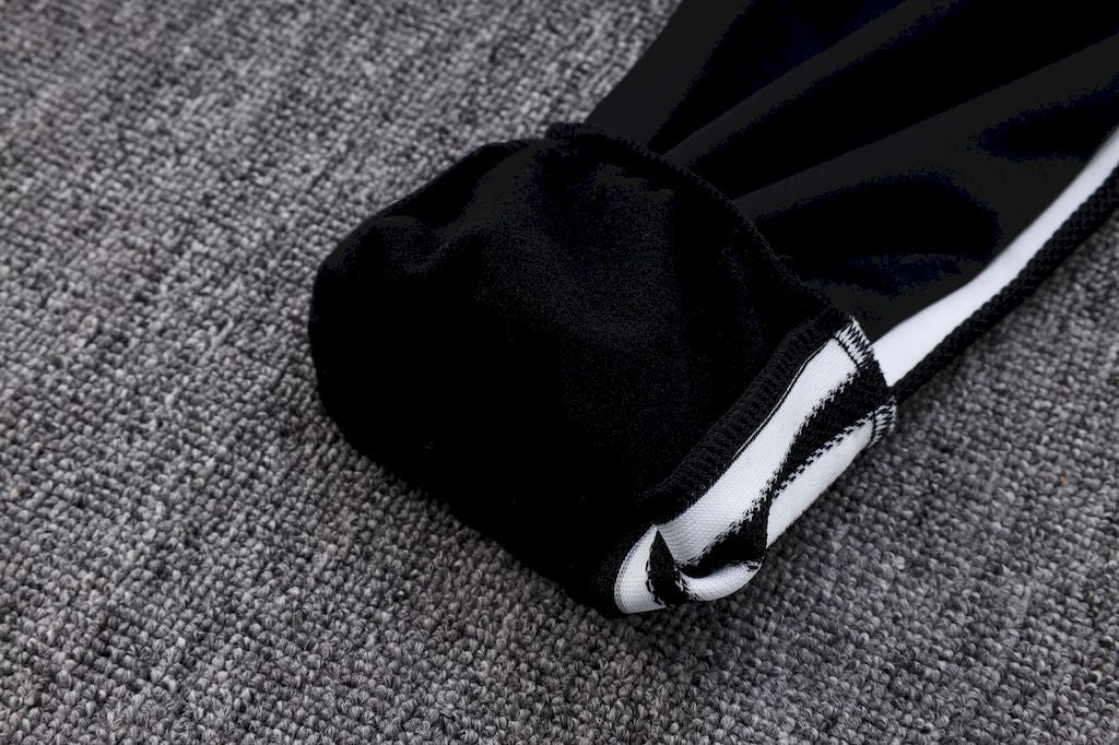 Moletom com capuz e calça do Real Madrid 2022/23 815
