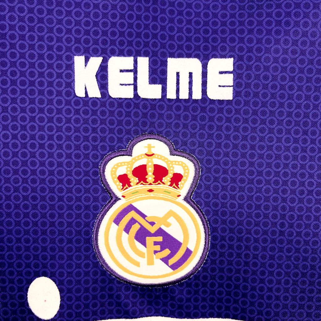 Camisa reserva retrô do Real Madrid 1997/98