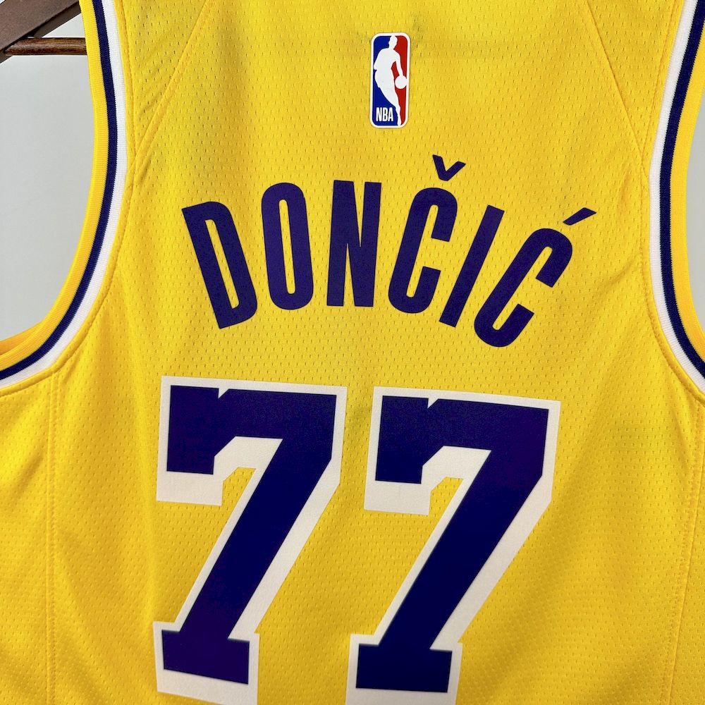 Edição Ícone do Los Angeles Lakers 2023/24 DONCIC#77