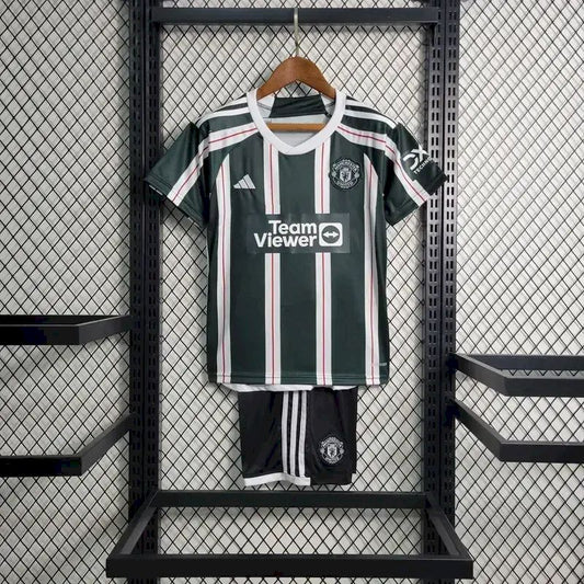 Kit reserva infantil do Manchester United 2023/24