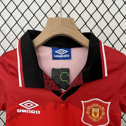 Camisa e shorts retrô infantil Manchester United 1994/96
