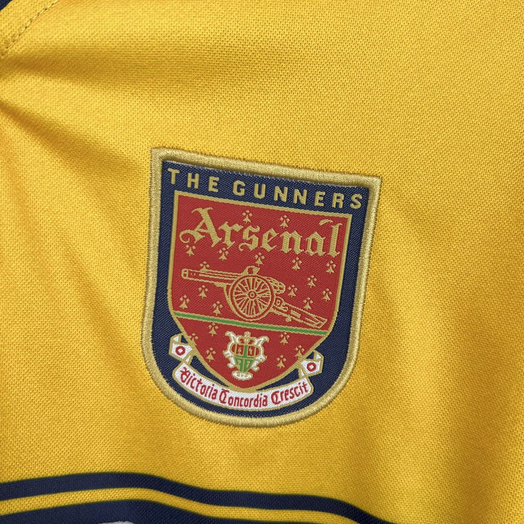 Camisa retrô reserva do Arsenal 1997/99
