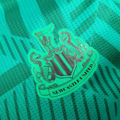 Camisa reserva do Newcastle United 2023/24, versão do jogador
