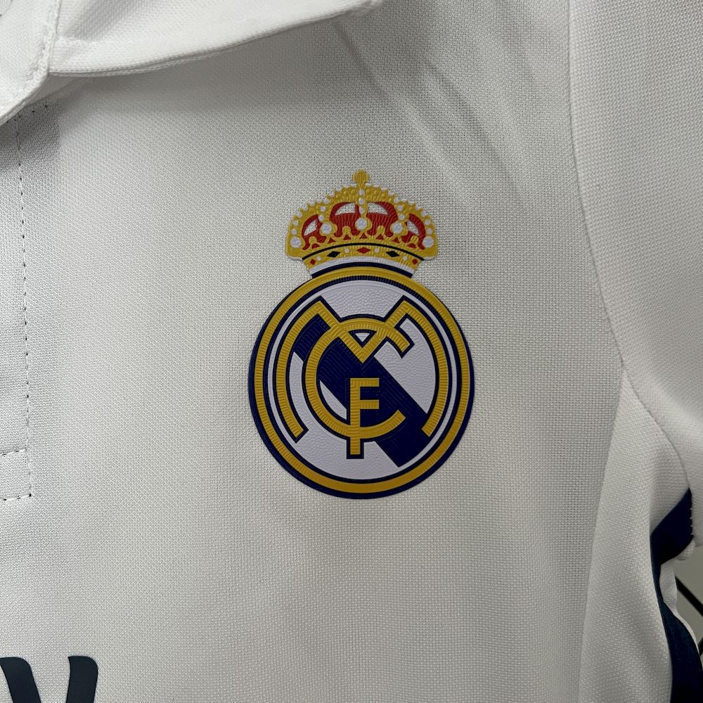 Camisa e shorts retrô infantil do Real Madrid 2016/17