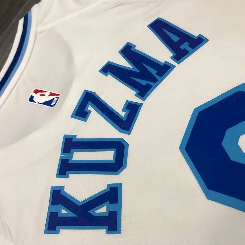 Camisa Kyle Kuzma Masculina Branca Versão Jogador – Edição Clássica Retro